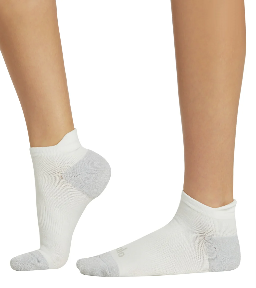 Alo Yoga Performance Tab Sock - Image 10