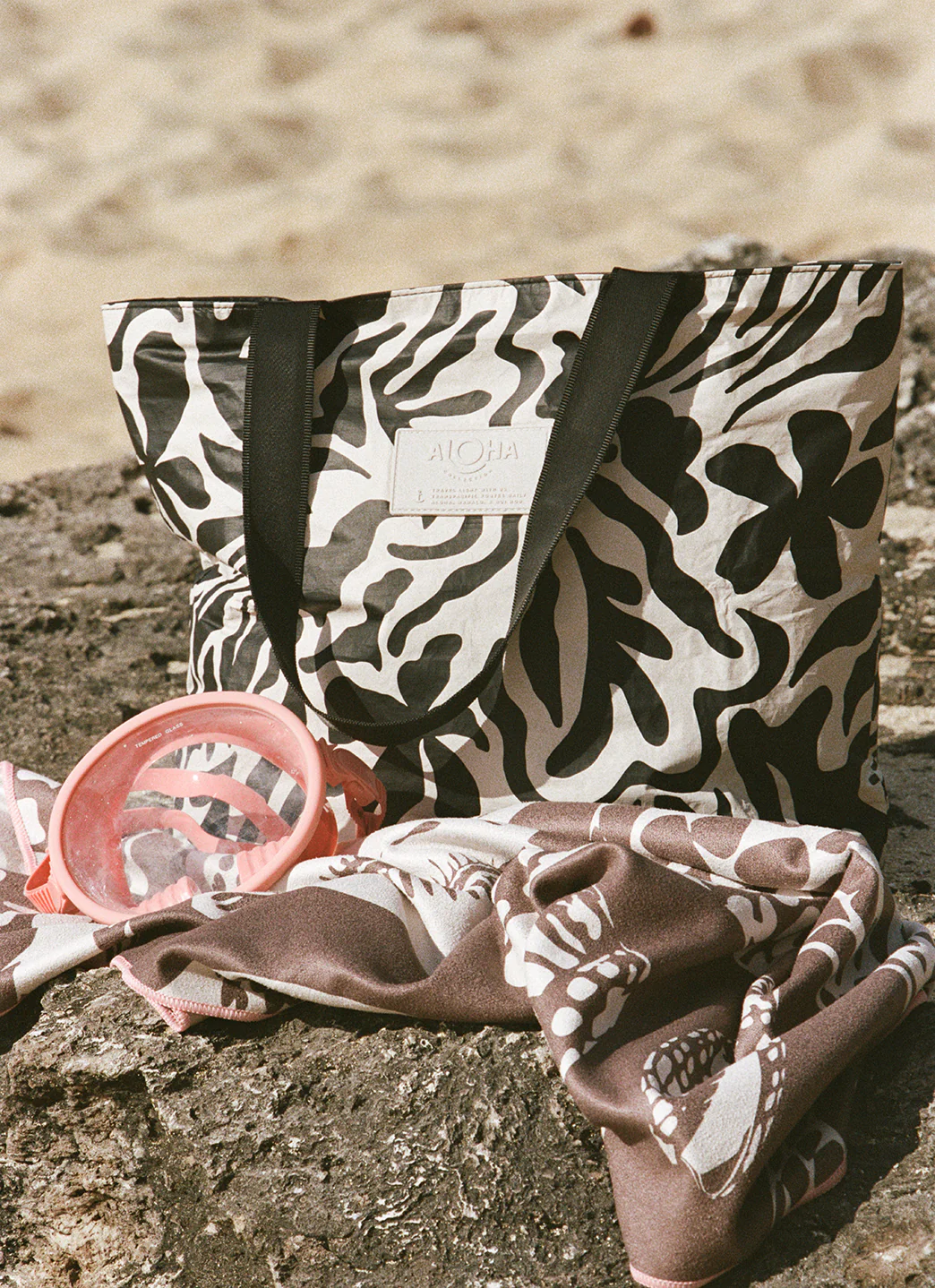 ALOHA Float Day Tripper Tote - Image 14