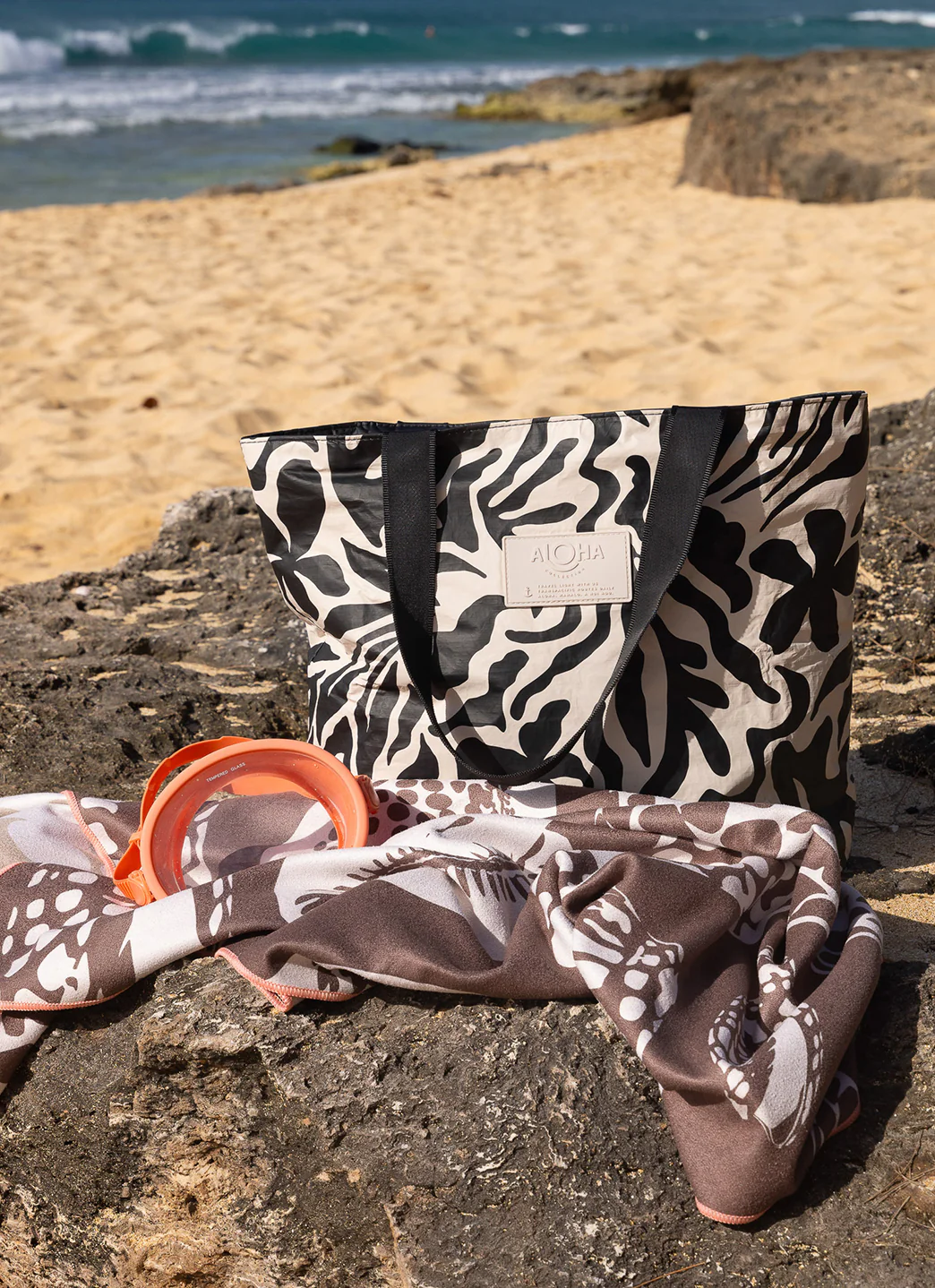 ALOHA Float Day Tripper Tote - Image 15