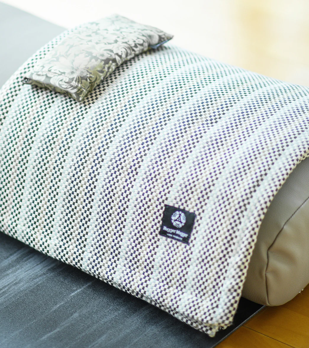 Hugger Mugger Cotton Yoga Blanket - Image 4