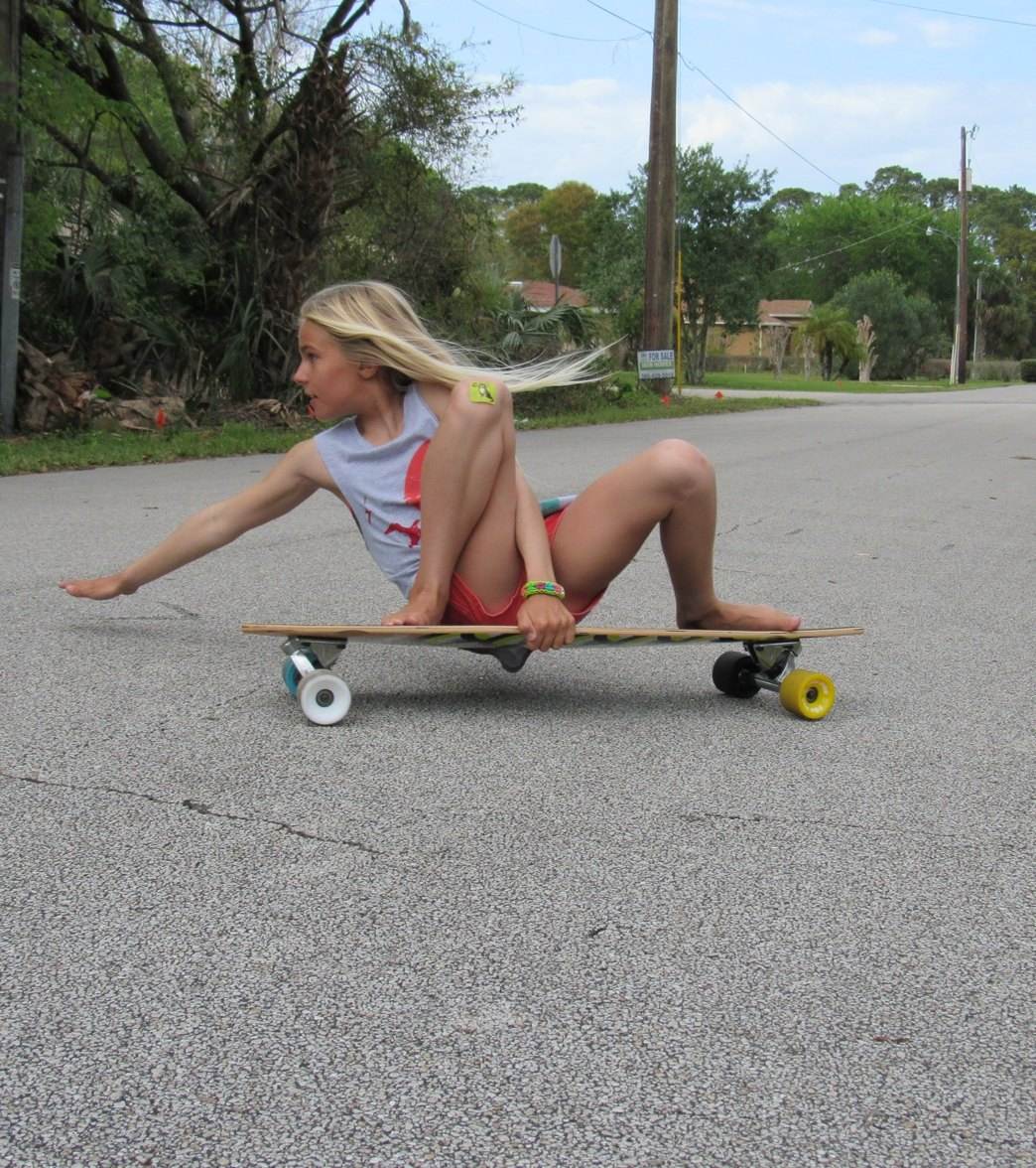 Pom Pom Fun Fish Skateboard - Image 4