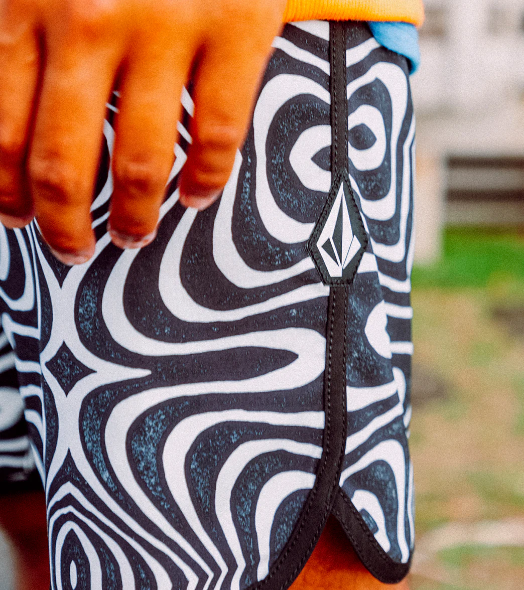 Volcom Men's 19" Lido Print Scallop Mod Board Shorts - Image 10