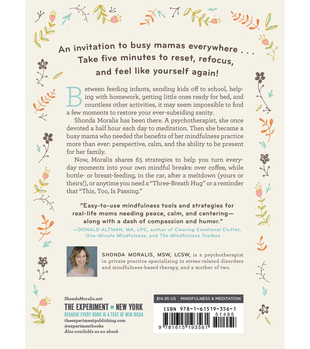 Workman Publishing Breathe, Mama, Breathe: 5-Minute Mindfulness for Busy Moms - Image 2
